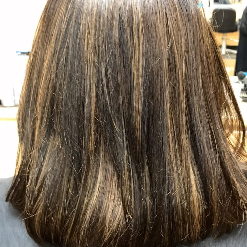 Bob haircut with subtle highlights by Lisa